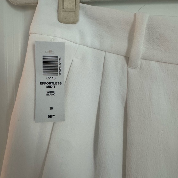 Aritzia The Effortless Short Mid-Thigh - Crepette - Picture 4 of 5